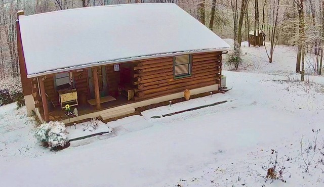 Serene 3-bedroom cabin with heat and AC in charming Warfordsburg, PA