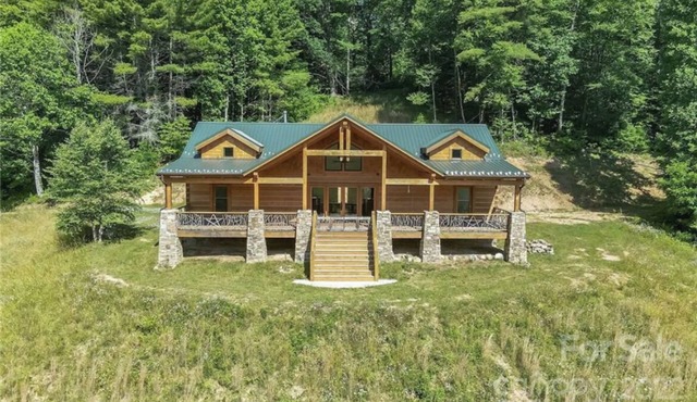 Serene 3-bedroom cabin in Elk Park perfect for relaxing getaways