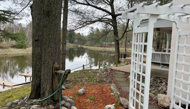 Serene 3-bedroom cottage with WiFi on Secord Lake in Gladwin