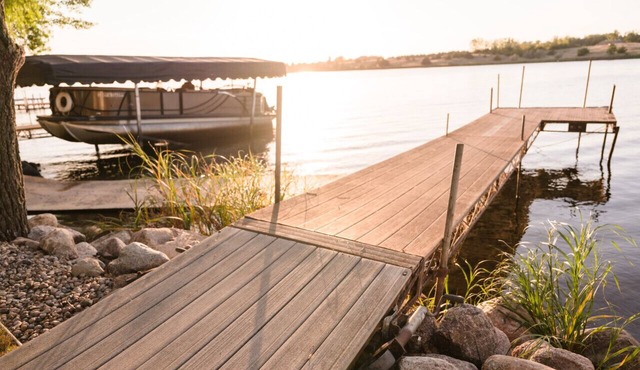 Serene 3-Bedroom Getaway with Stunning Lake Views