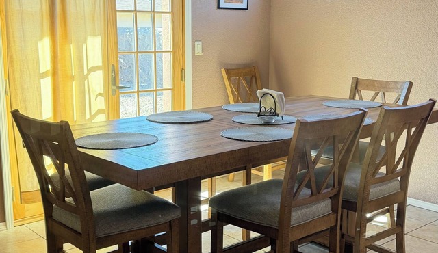 Serene 3-bedroom house perfect for relaxing stays in Alamogordo