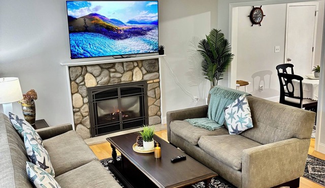 Serene 3-bedroom house with AC in charming Barnstable.Close to Graigville beach