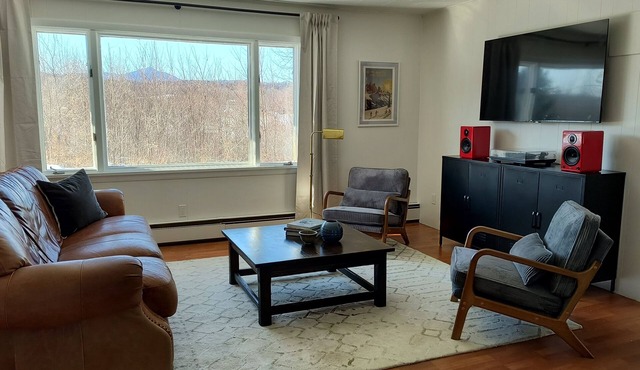 Serene 3-bedroom house with AC - Minutes to Stowe - Eco/Organic - Mountain View