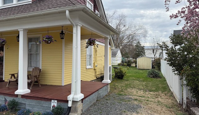 Serene 3-bedroom house in welcoming Smithfield with AC