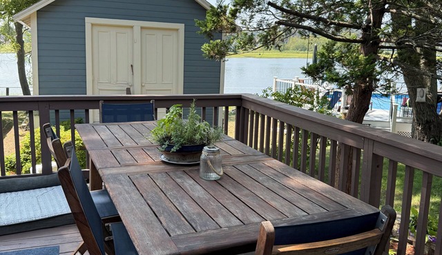 Serene 3-bedroom house on the river close to Boston and Salem
