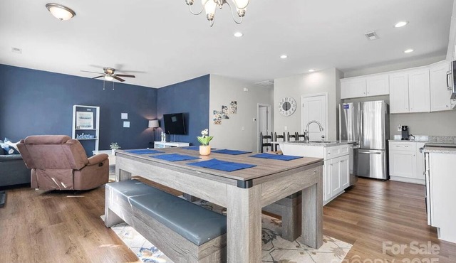 Serene 3-bedroom house in charming Hickory