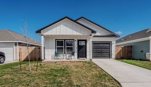 Serene 3-bedroom house with AC in charming Seguin