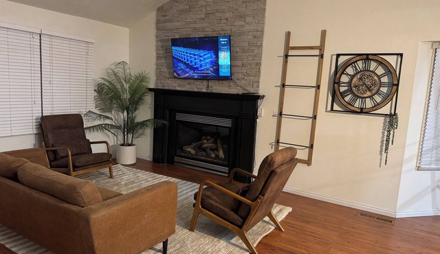 Serene 3-bedroom townhome in welcoming Evanston perfect for relaxing.