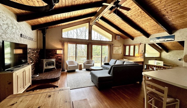 Serene 3BR Chalet Tucked in the Trees