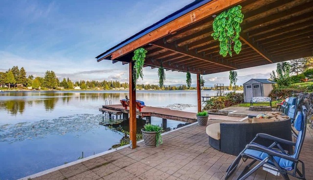 Serene 3BR Home in Kent with Modern Comforts