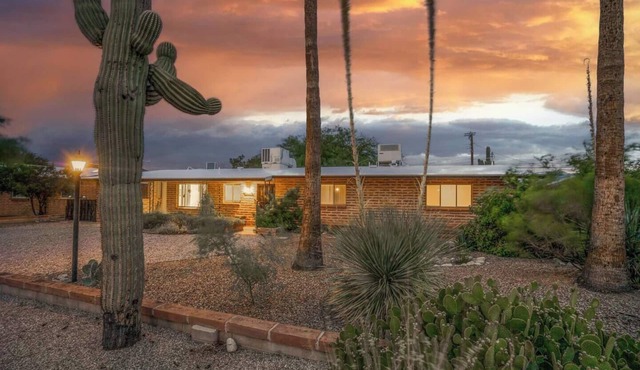 Serene 3BR retreat with Catalina Mountain views, shaded gazebo, BBQ grill & dog-friendly backyard.