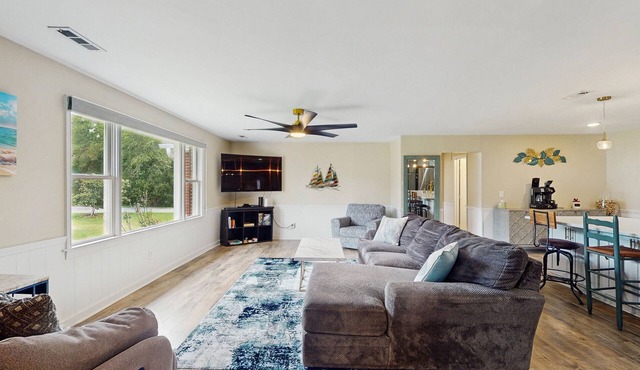 Serene 3BR Waterfront Retreat With A/C, Wifi, Two Kayaks, and Full Kitchen