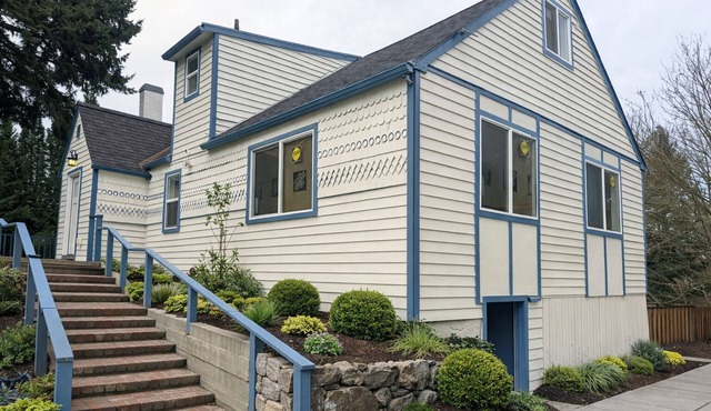 Serene 4-bedroom house in Port Angeles perfect for your getaway