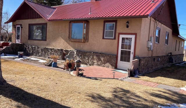 Serene 4-bedroom house in Alamosa perfect for your getaway