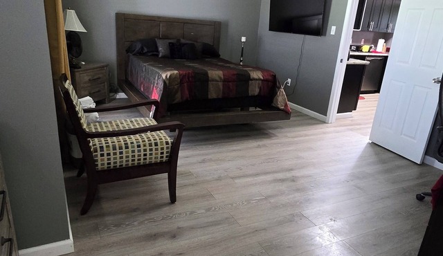 Serene 4-bedroom house in LaPlace perfect for family getaways. Private back yard