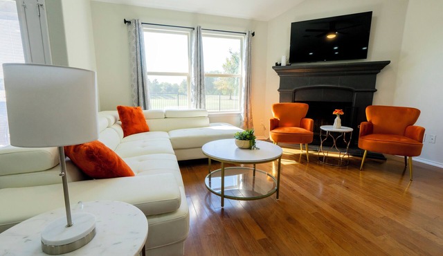 Serene 4-bedroom house with BBQ, 5-TVs in McKinney facing Park & Pond sleep 12
