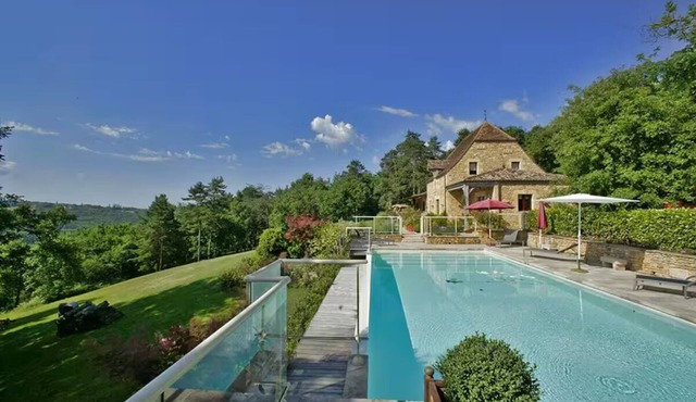 Serene 4-bedroom house with AC in charming Tursac