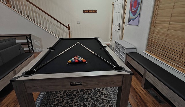 Serene 4-bedroom house with pool table in friendly Sparks