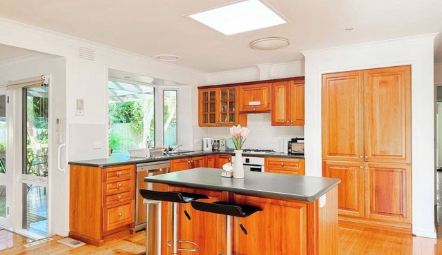 Serene 4B2B House Near Mornington w parking WIFI