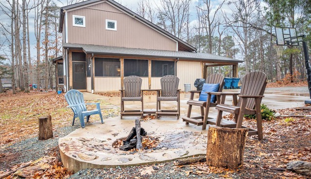 Serene 4br Country Retreat Awaits - Near Greensboro and Elon University!