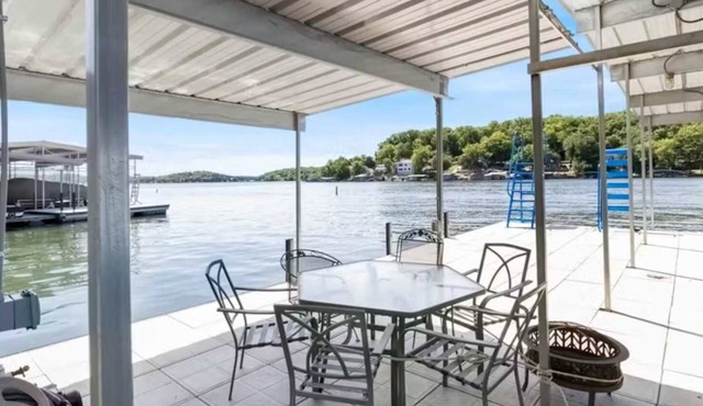 Serene 4BR Lake House - LAKE VIEW - Gravois Mills