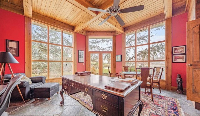 Serene 4BR Lake House in Upscale Leawood
