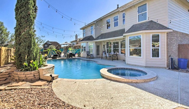 Serene 4BR Lux Home w Heated Spa Pool Massage Chair