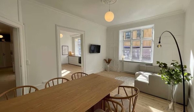 Serene 5-bedroom apartment with WiFi in charming København