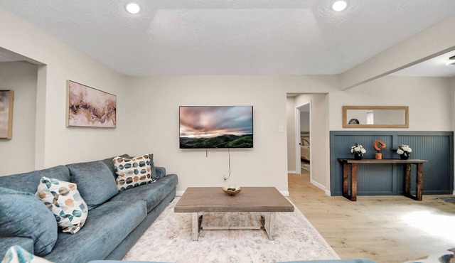 Serene 5-bedroom house with Pool in the Woodlands