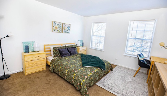 Serene 5-Bedroom Retreat, Oswego