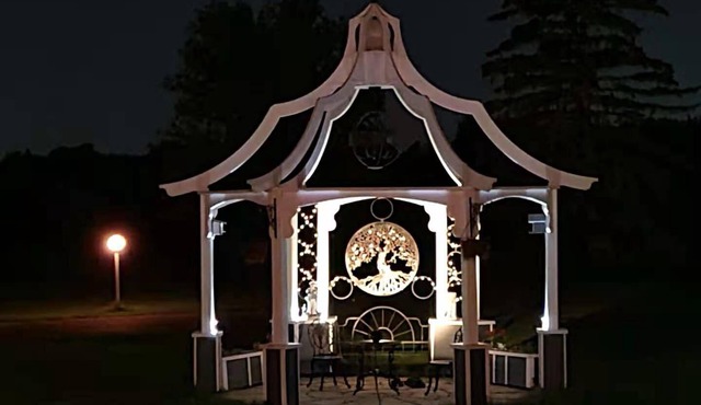 Serene 5 bedrm entire house on acres land & ponds