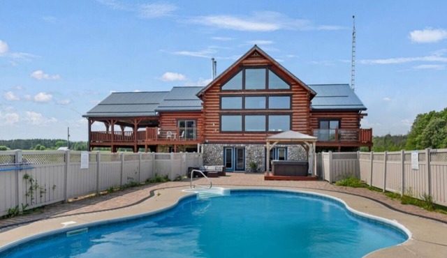 Serene 6-bedroom cottage perfect for relaxing stays for large groups!