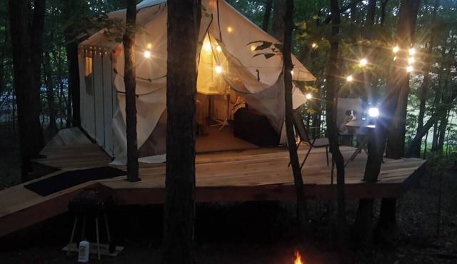 Serene 7 Treehouse Tent tranquil romantic getaway!