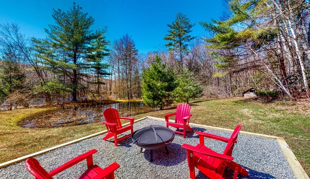 Serene Acreage - Pond - Hiking Trails Nearby