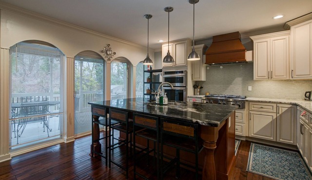Serene and Peaceful 5-bedroom cottage in High Point with 42ft covered porch.