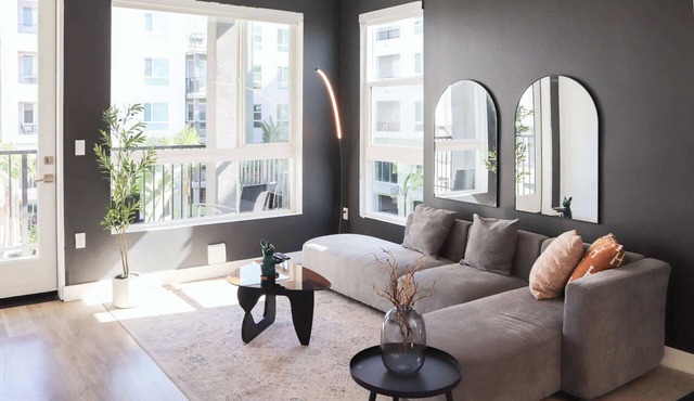 Serene APT 10 Min from Disneyland With Pool & GYM