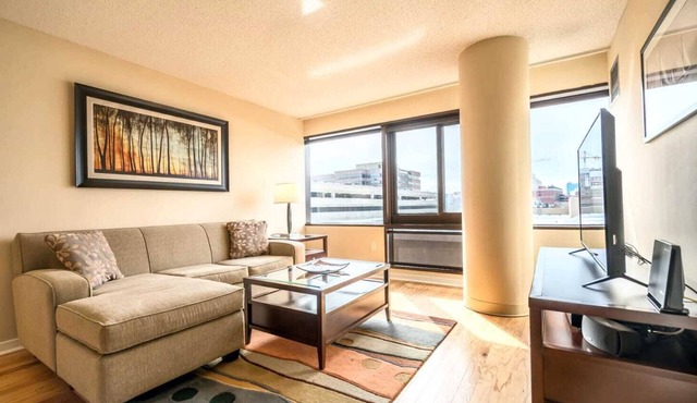 Serene Apt Downtown Near Shops