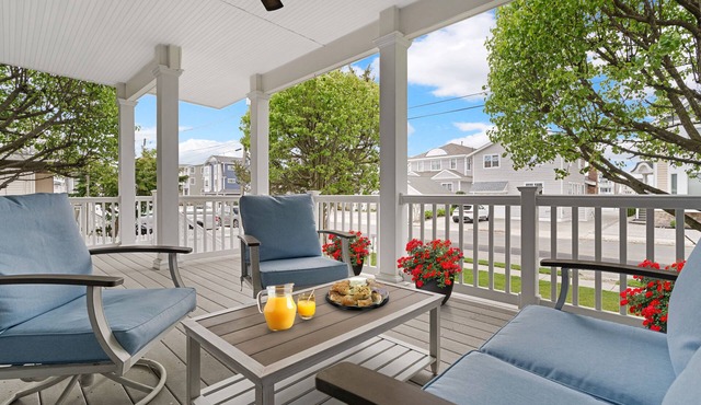 Serene Avalon Escape: Luxury Beautiful Home, Walking Distance to Town and Beach