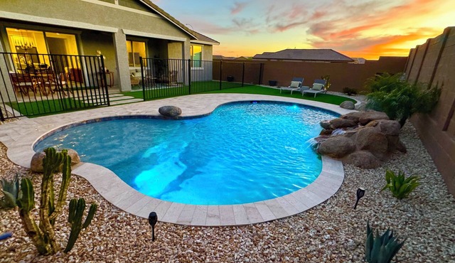 Serene Avondale Oasis: Pool, Hot Tub and Sunset Views Near Phoenix