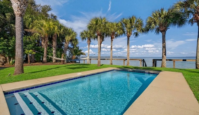 Serene Bayfront Paradise - Private Pool, Kayaks, Hammocks, Views & Dogs Welcome!
