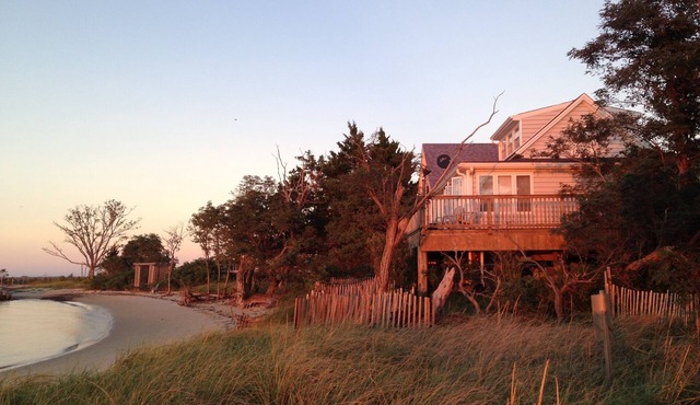 Serene Bayfront Cottage on Private Beach - Waterfront Beach House
