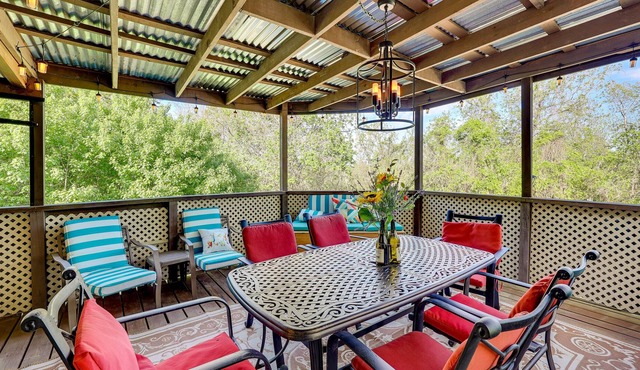 Serene Beaver Lake Getaway w/ Covered Porch!