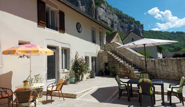 Serene bed & breakfast in Baume-les-Messieurs