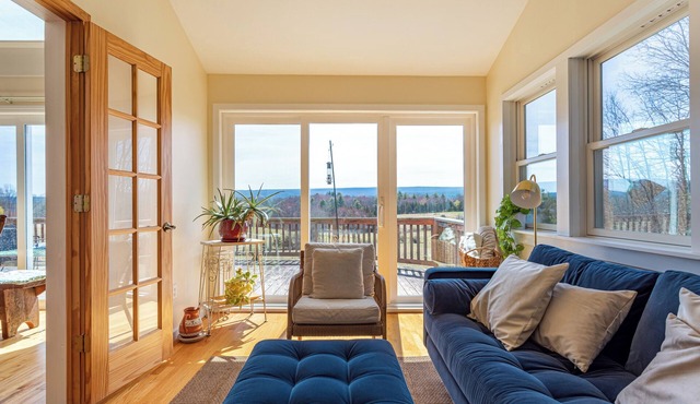 Serene & Bright: Minnewaska Mtn Views ~ Deck ~BBQ