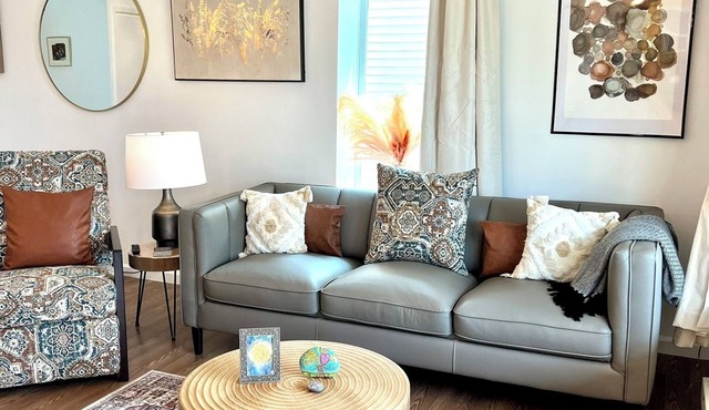 Serene bungalow: Modern Comfort near the Hospital, Power Plants and Campus