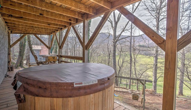 Serene Cabin in the Smokies w/2 Decks & Hot Tub!
