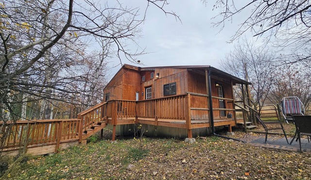 Serene cabin just outside charming Absarokee near the Rosebud River.