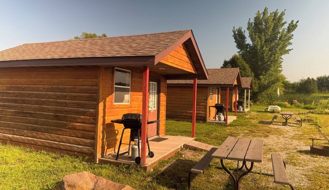 Serene Cabin w/Paddle Boats, Kids Activities & Fishing Pond, Ideal for Families