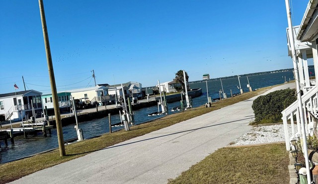 Serene canal front 2-bedroom in Tradewinds Marina in Indian Beach