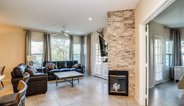Serene Catalina Foothills Condo - Pool, Hottub, Spectacular Mountain & City View